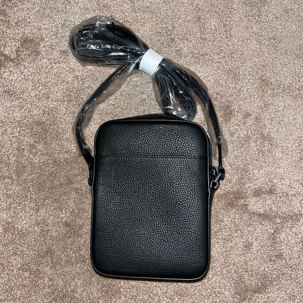 !!!NEW!!! MCM Men's Klassik Leather Mini Crossbody Bag - Picture 4 of 8